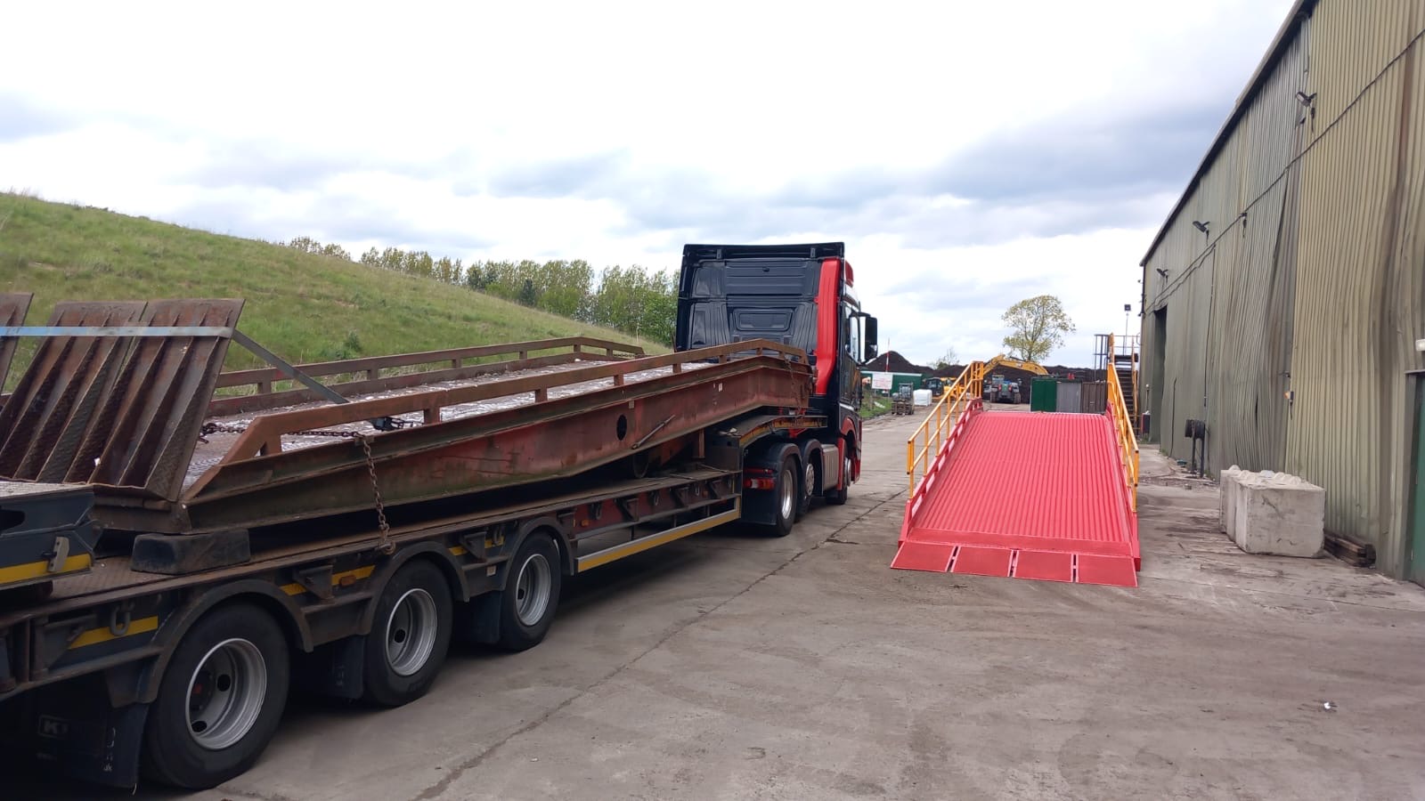 A leading UK-based waste management company has recently upgraded its loading bay infrastructure by investing in two 1mobile yard ramps from DARMAX.